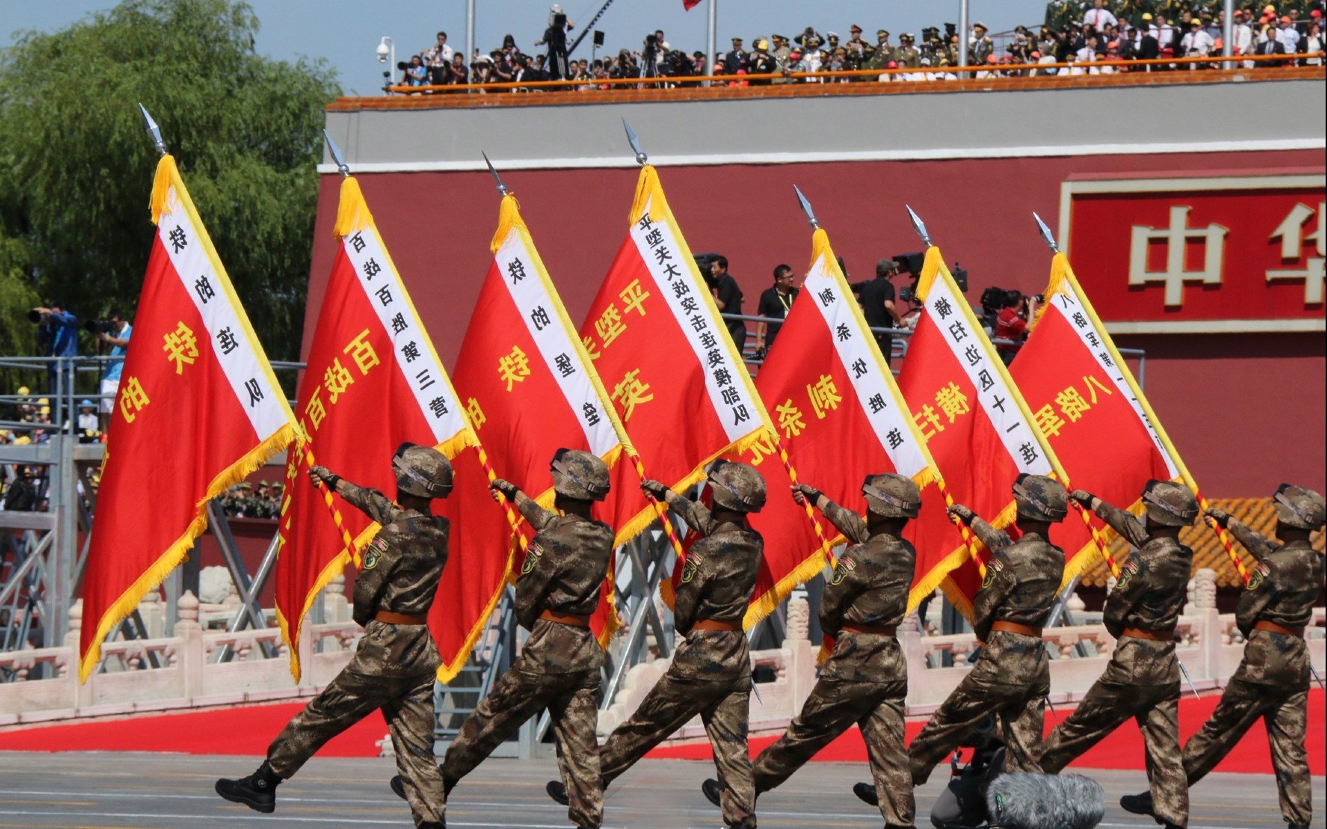 雄鹿大胜热火，关键一役中字母哥罚球绝杀，雄鹿字母哥争冠